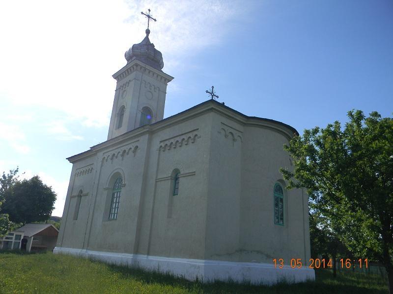 Biserica - vedere exterioară