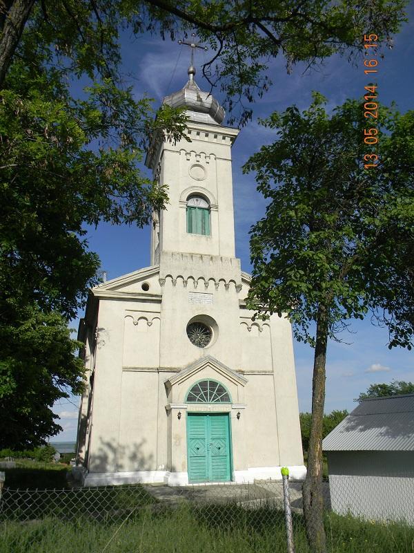 Biserica - vedere exterioară